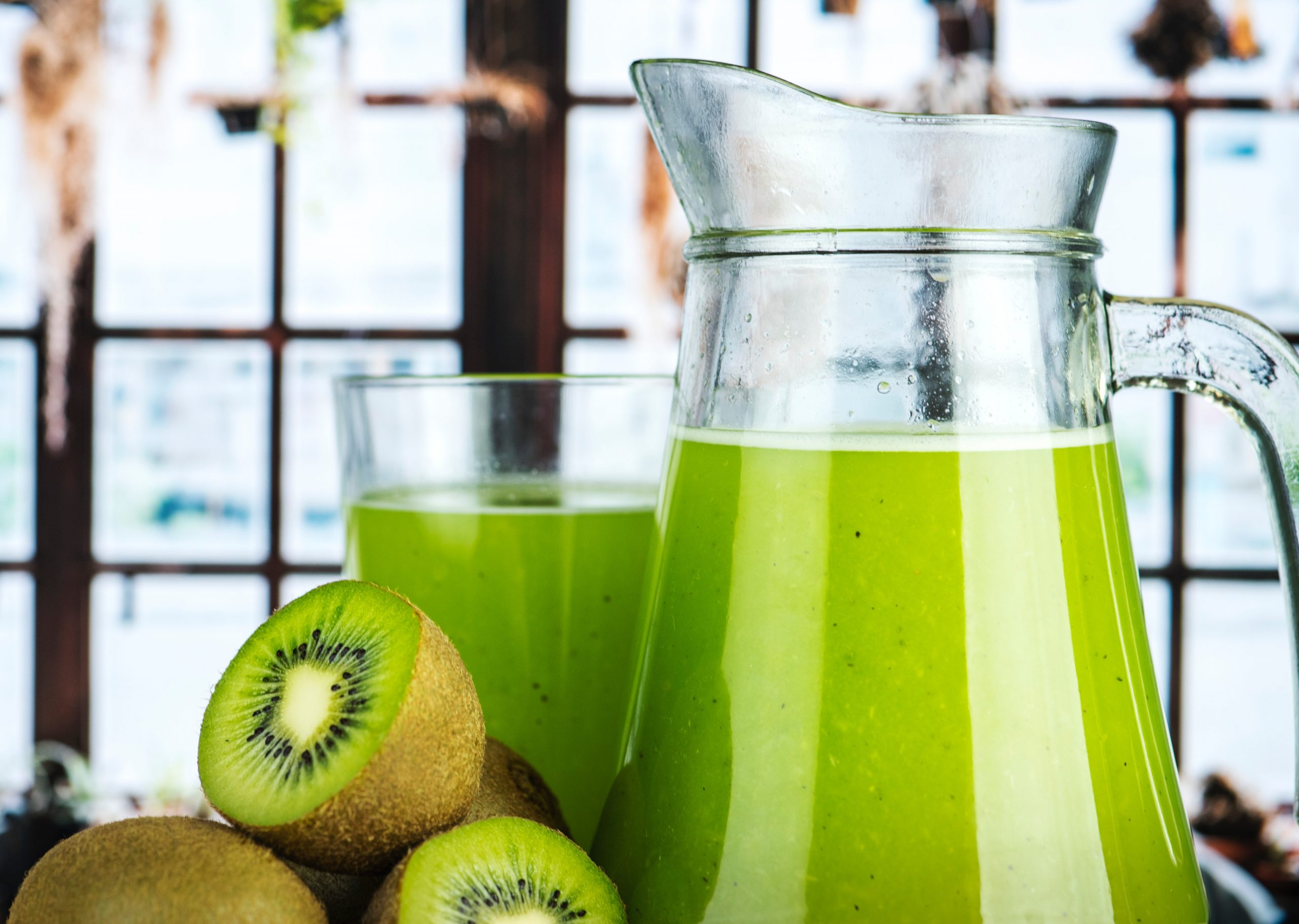 beneficios kiwi, kiwi beneficios, beneficios del zumo de kiwi